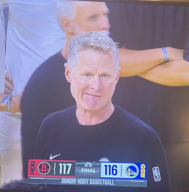 勇士主场遭魔术压哨绝杀 科尔赛后自嘲换人策略