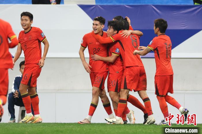 青岛举行的世界杯亚洲区预选赛18强赛：中国男足