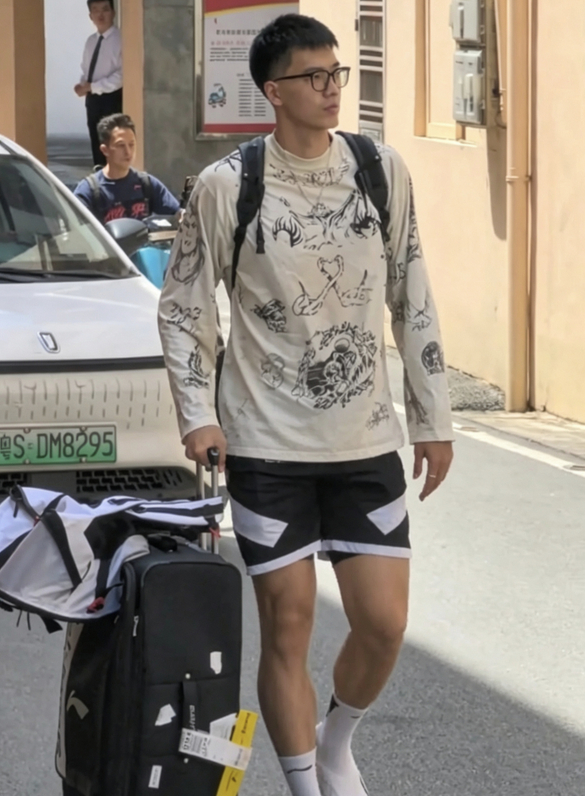 广东男篮备战德比战：阵容调整引关注 三分命中